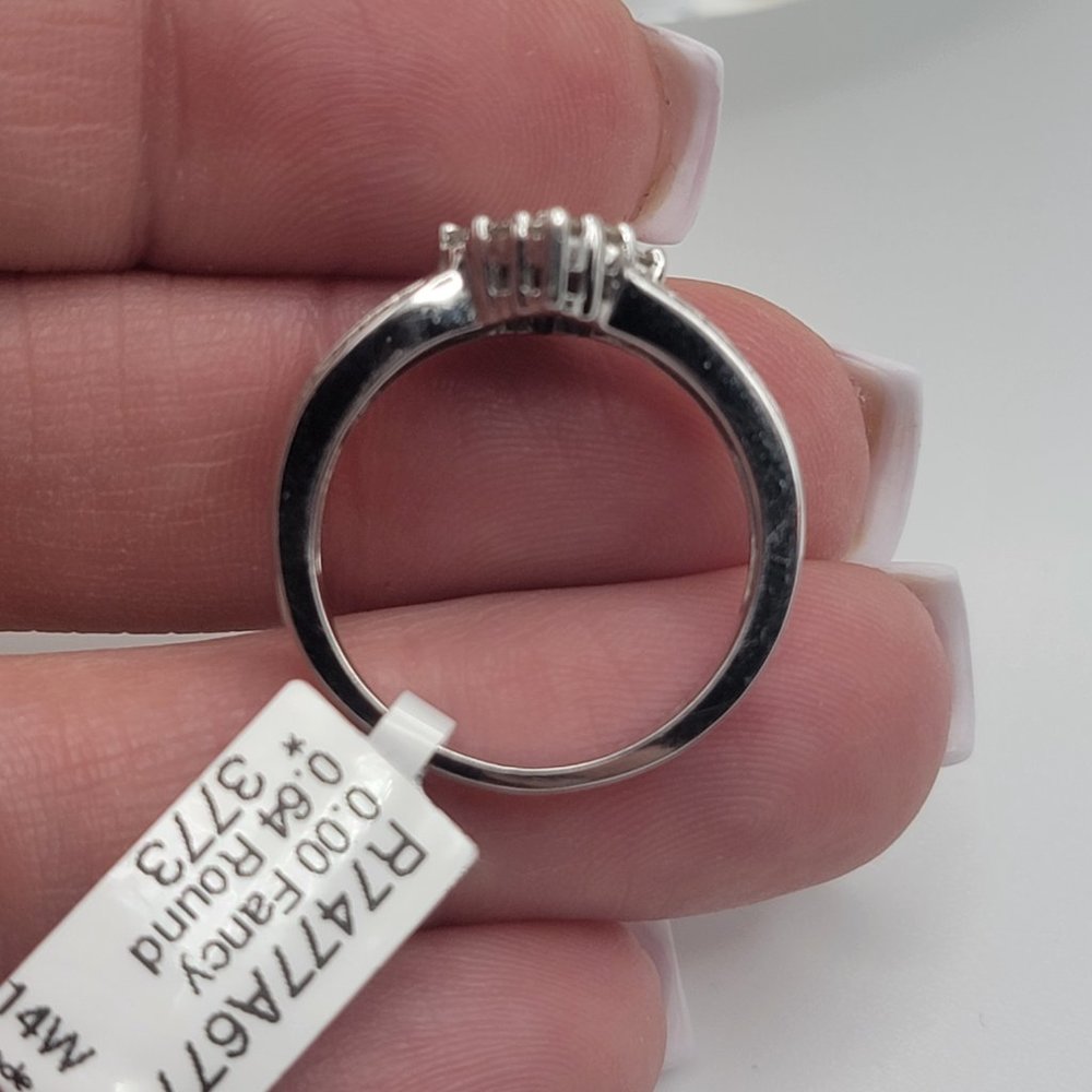NWT Diamond ring in 14K White Gold - Picture 7 of 9